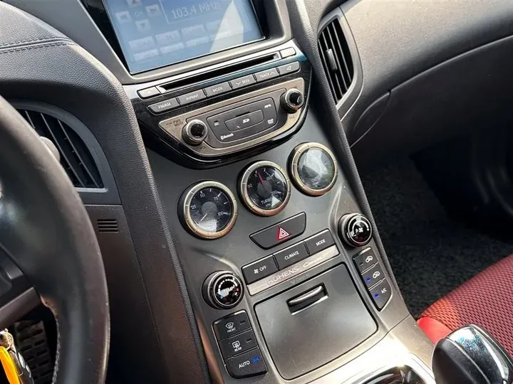 2012 Hyundai Rohens-Coupe 2.0T 260HP L4 8AT,autocango,china used car exporter,china ev exporter,chinese used car exporter,chinese used ev exporter