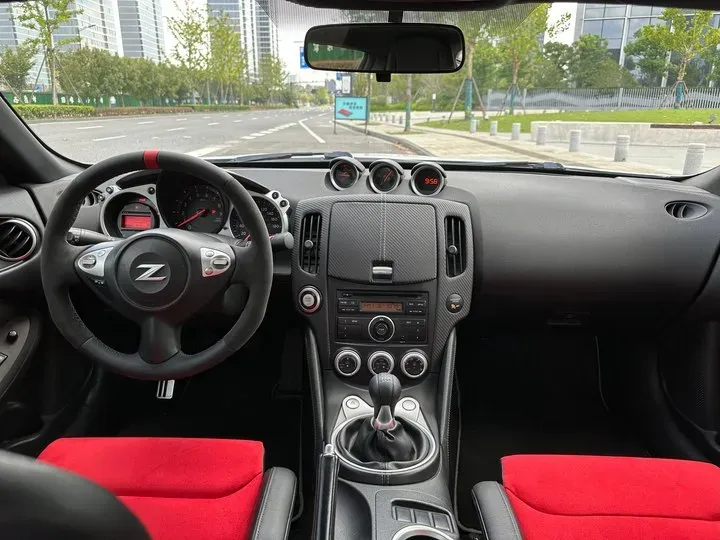 2015 Nissan 370Z 3.7L 328HP V6 7AT,autocango,china used car exporter,china ev exporter,chinese used car exporter,chinese used ev exporter