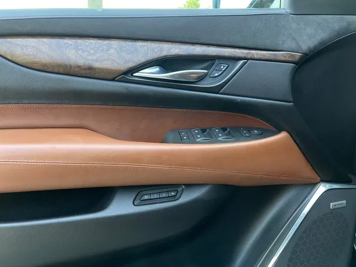 2013 Cadillac ESCALADE 6.2L 409HP V8 6AT,autocango,china used car exporter,china ev exporter,chinese used car exporter,chinese used ev exporter