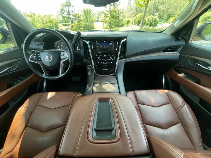 2013 Cadillac ESCALADE 6.2L 409HP V8 6AT,autocango,china used car exporter,china ev exporter,chinese used car exporter,chinese used ev exporter