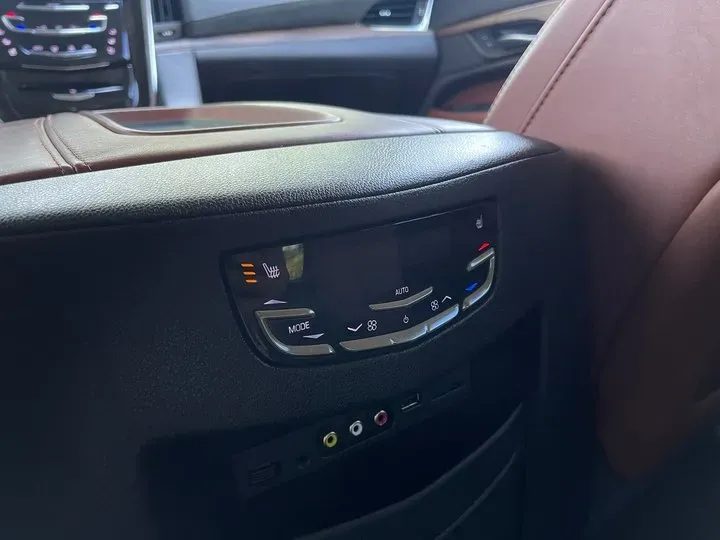 2013 Cadillac ESCALADE 6.2L 409HP V8 6AT,autocango,china used car exporter,china ev exporter,chinese used car exporter,chinese used ev exporter