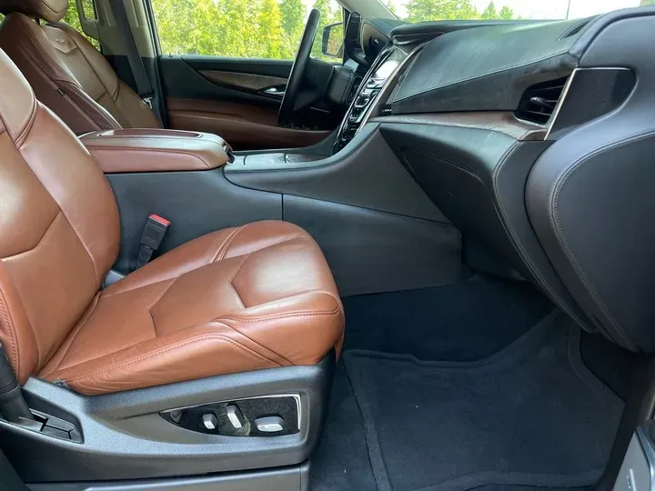 2013 Cadillac ESCALADE 6.2L 409HP V8 6AT,autocango,china used car exporter,china ev exporter,chinese used car exporter,chinese used ev exporter