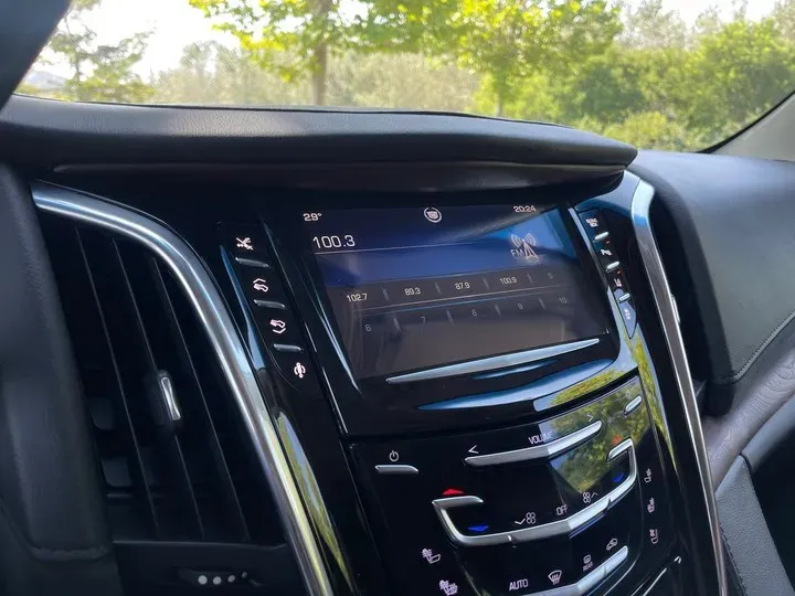 2013 Cadillac ESCALADE 6.2L 409HP V8 6AT,autocango,china used car exporter,china ev exporter,chinese used car exporter,chinese used ev exporter