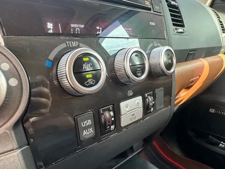 2010 Toyota Sequoia 5.7L 386HP V8 6AT,autocango,china used car exporter,china ev exporter,chinese used car exporter,chinese used ev exporter