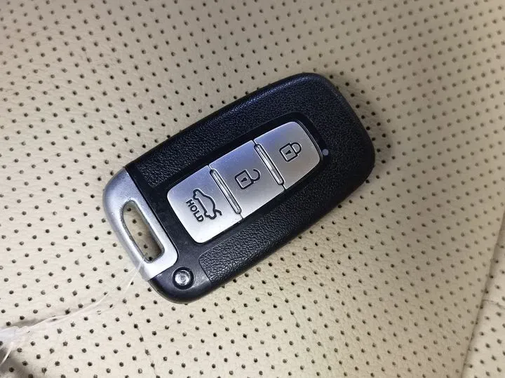 2008 Hyundai Rohens 3.3L 262HP V6 6AT,autocango,china used car exporter,china ev exporter,chinese used car exporter,chinese used ev exporter