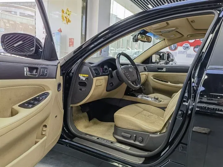 2008 Hyundai Rohens 3.3L 262HP V6 6AT,autocango,china used car exporter,china ev exporter,chinese used car exporter,chinese used ev exporter