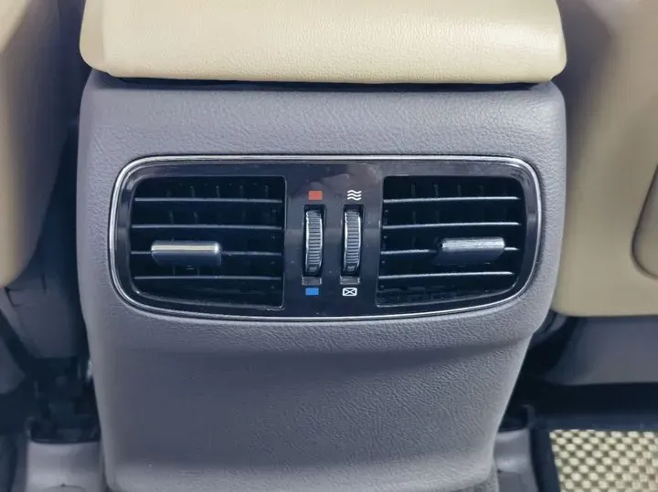 2008 Hyundai Rohens 3.3L 262HP V6 6AT,autocango,china used car exporter,china ev exporter,chinese used car exporter,chinese used ev exporter