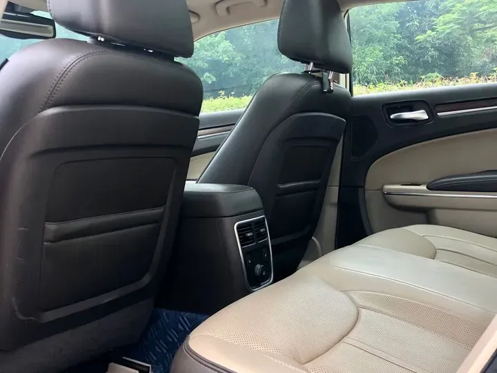 2014 Chrysler 300C 3.0L 234HP V6 8AT,autocango,china used car exporter,china ev exporter,chinese used car exporter,chinese used ev exporter