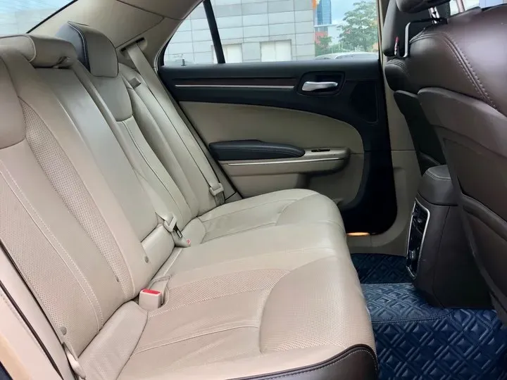 2014 Chrysler 300C 3.0L 234HP V6 8AT,autocango,china used car exporter,china ev exporter,chinese used car exporter,chinese used ev exporter