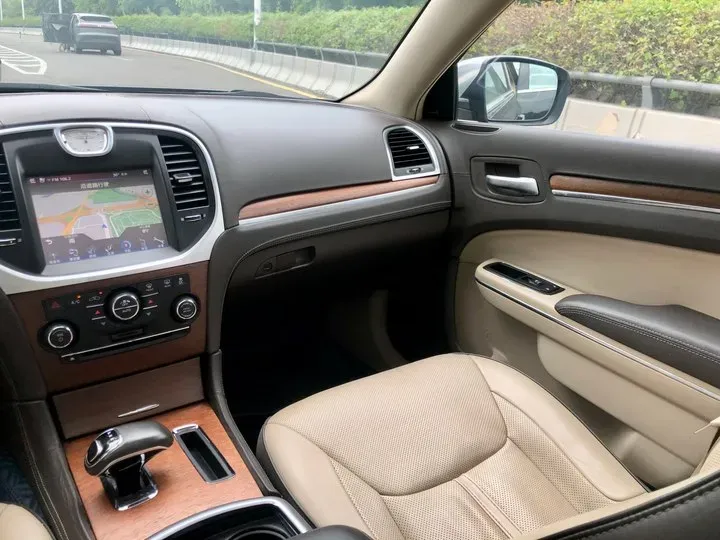 2014 Chrysler 300C 3.0L 234HP V6 8AT,autocango,china used car exporter,china ev exporter,chinese used car exporter,chinese used ev exporter