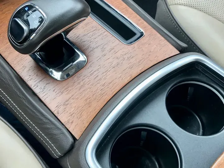 2014 Chrysler 300C 3.0L 234HP V6 8AT,autocango,china used car exporter,china ev exporter,chinese used car exporter,chinese used ev exporter