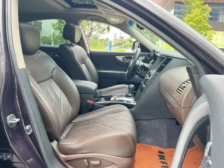 2013 Infiniti QX70 3.7L 351HP V6 7AT,autocango,china used car exporter,china ev exporter,chinese used car exporter,chinese used ev exporter