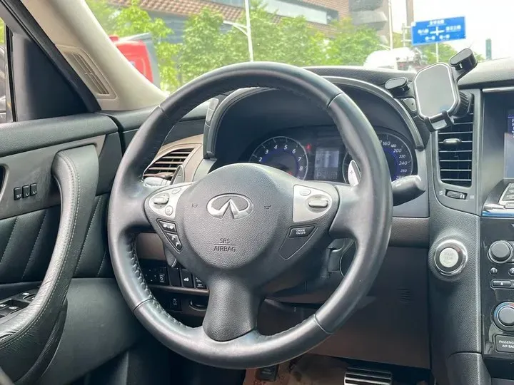 2013 Infiniti QX70 3.7L 351HP V6 7AT,autocango,china used car exporter,china ev exporter,chinese used car exporter,chinese used ev exporter