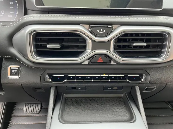 2020 Geely Okavango 1.8T 184HP L4 7DCT,autocango,china used car exporter,china ev exporter,chinese used car exporter,chinese used ev exporter