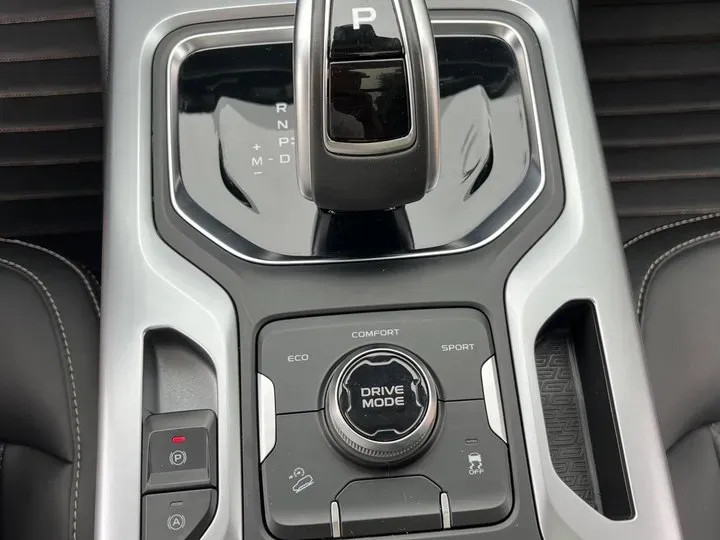 2020 Geely Okavango 1.8T 184HP L4 7DCT,autocango,china used car exporter,china ev exporter,chinese used car exporter,chinese used ev exporter