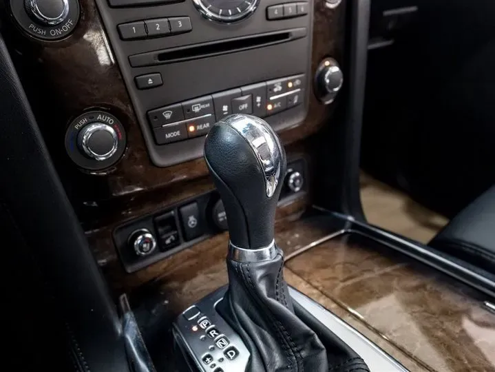 2013 Infiniti QX80 5.6L 398HP V8 7AT,autocango,china used car exporter,china ev exporter,chinese used car exporter,chinese used ev exporter