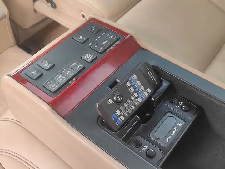 2009 HongQi ShengShi 4.3L 280HP V8 6AT,autocango,china used car exporter,china ev exporter,chinese used car exporter,chinese used ev exporter