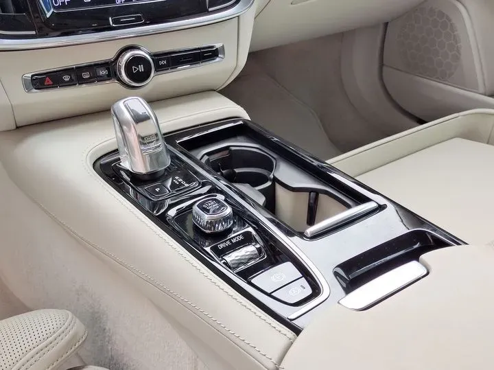 2019 Volvo S90 2.0T 320HP L4 8AT PHEV 10.1KWH,autocango,china used car exporter,china ev exporter,chinese used car exporter,chinese used ev exporter