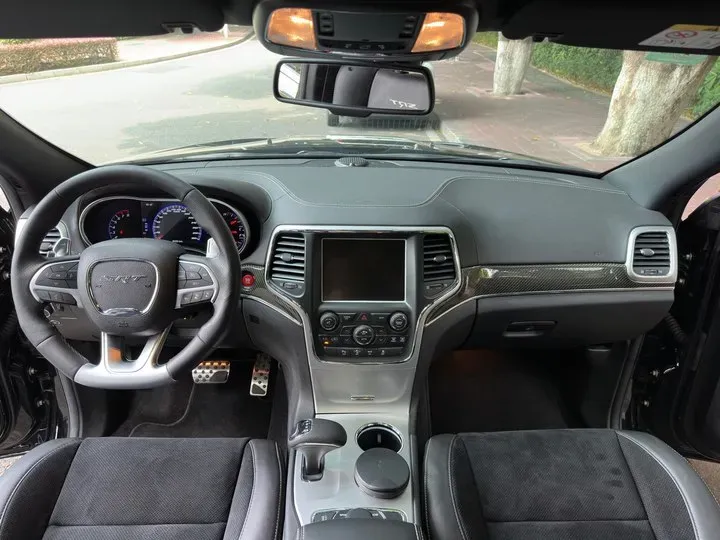 2014 Jeep Grand Cherokee SRT 6.4L 468HP V8 8AT,autocango,china used car exporter,china ev exporter,chinese used car exporter,chinese used ev exporter