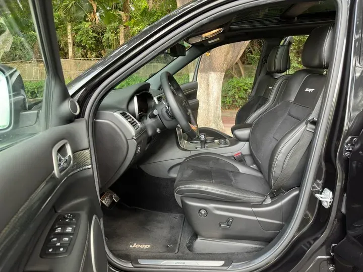 2014 Jeep Grand Cherokee SRT 6.4L 468HP V8 8AT,autocango,china used car exporter,china ev exporter,chinese used car exporter,chinese used ev exporter