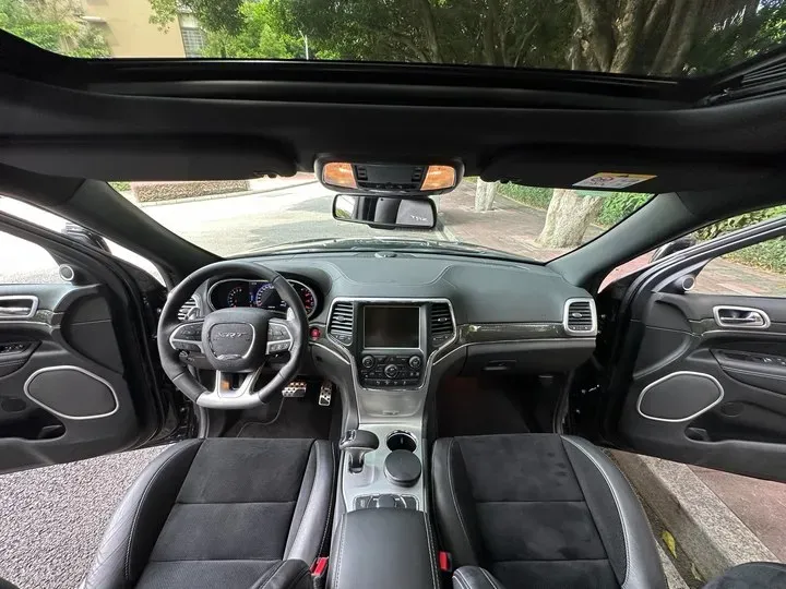 2014 Jeep Grand Cherokee SRT 6.4L 468HP V8 8AT,autocango,china used car exporter,china ev exporter,chinese used car exporter,chinese used ev exporter