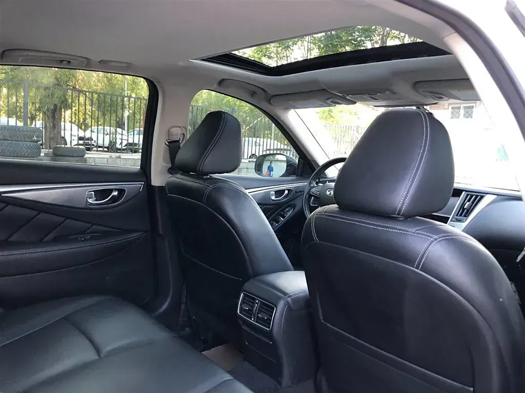 2014 Infiniti Q50 3.7L 351HP V6 7AT,autocango,china used car exporter,china ev exporter,chinese used car exporter,chinese used ev exporter