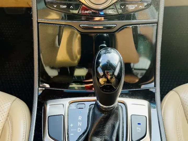 2011 Hyundai Azera 2.4L 180HP L4 6AT,autocango,china used car exporter,china ev exporter,chinese used car exporter,chinese used ev exporter