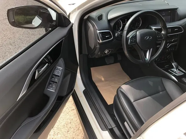 2017 Infiniti QX30 2.0T 211HP L4 7DCT,autocango,china used car exporter,china ev exporter,chinese used car exporter,chinese used ev exporter