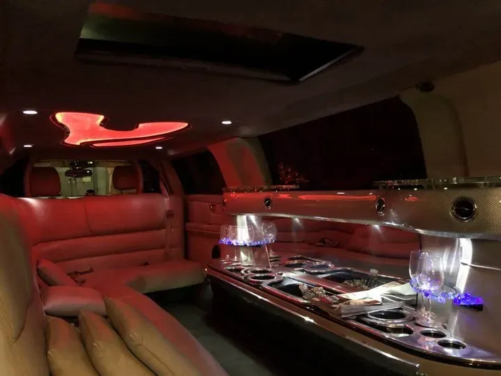 2008 Cadillac SRX 4.6L 320HP V8 6AT,autocango,china used car exporter,china ev exporter,chinese used car exporter,chinese used ev exporter