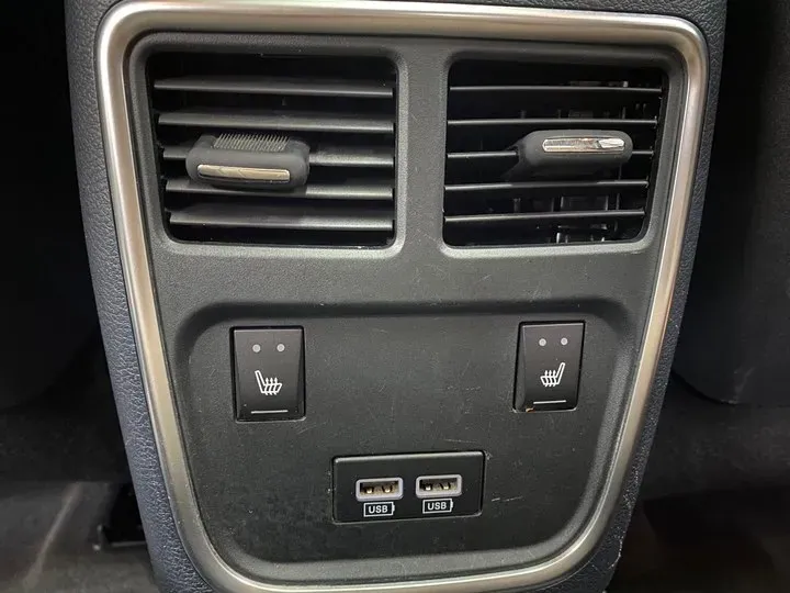 2016 Chrysler 300C 3.0L 234HP V6 8AT,autocango,china used car exporter,china ev exporter,chinese used car exporter,chinese used ev exporter