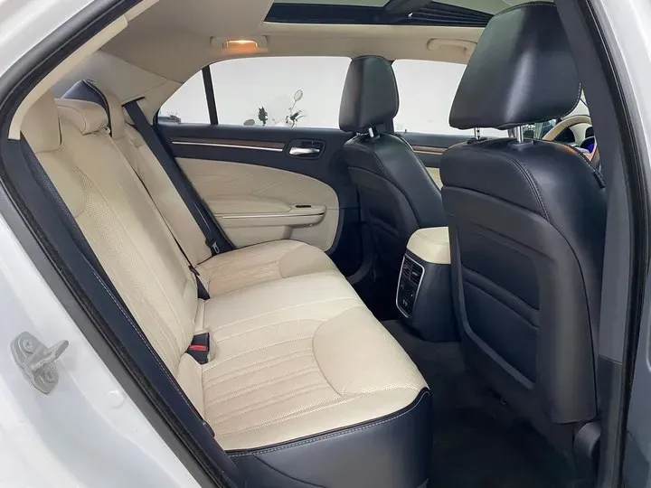 2016 Chrysler 300C 3.0L 234HP V6 8AT,autocango,china used car exporter,china ev exporter,chinese used car exporter,chinese used ev exporter