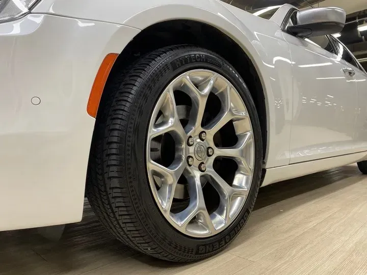 2016 Chrysler 300C 3.0L 234HP V6 8AT,autocango,china used car exporter,china ev exporter,chinese used car exporter,chinese used ev exporter