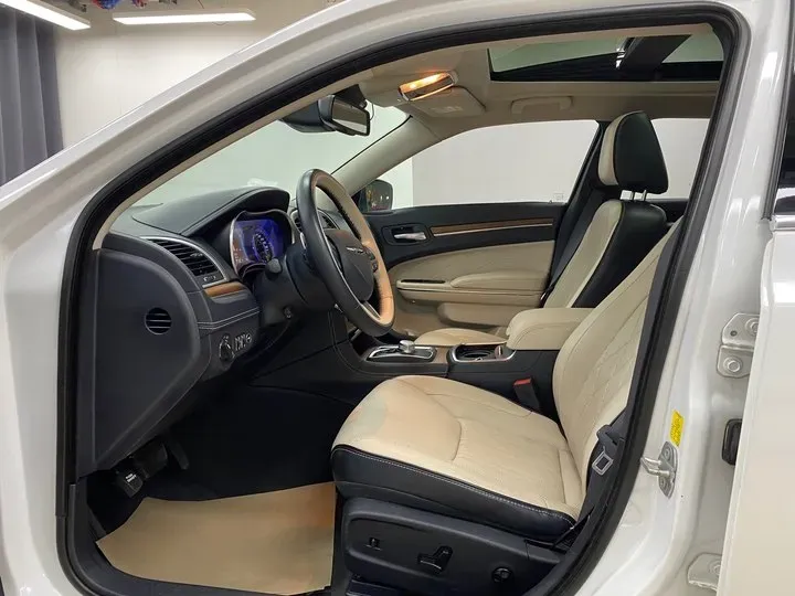 2016 Chrysler 300C 3.0L 234HP V6 8AT,autocango,china used car exporter,china ev exporter,chinese used car exporter,chinese used ev exporter