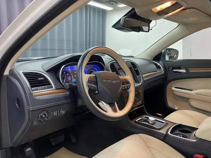 2016 Chrysler 300C 3.0L 234HP V6 8AT,autocango,china used car exporter,china ev exporter,chinese used car exporter,chinese used ev exporter