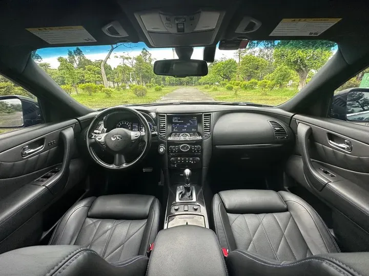 2015 Infiniti QX70 3.7L 351HP V6 7AT,autocango,china used car exporter,china ev exporter,chinese used car exporter,chinese used ev exporter