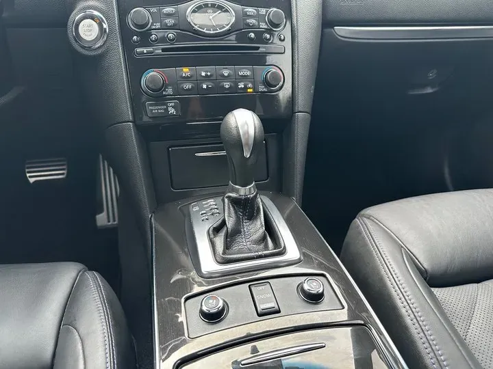 2015 Infiniti QX70 3.7L 351HP V6 7AT,autocango,china used car exporter,china ev exporter,chinese used car exporter,chinese used ev exporter