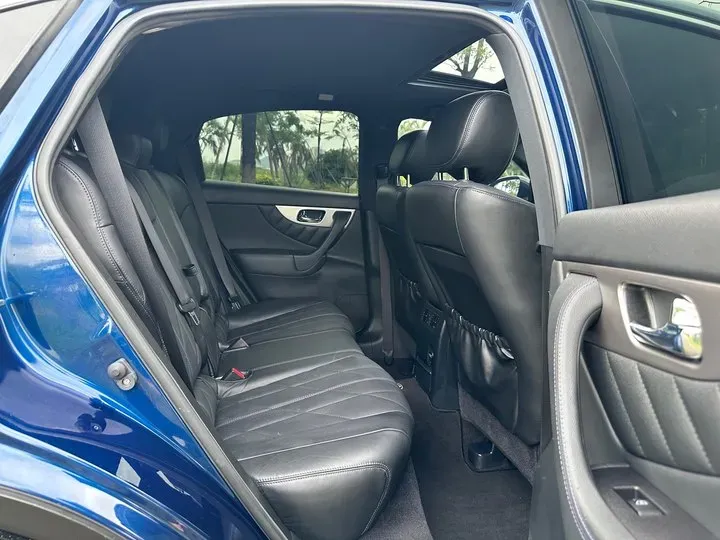 2015 Infiniti QX70 3.7L 351HP V6 7AT,autocango,china used car exporter,china ev exporter,chinese used car exporter,chinese used ev exporter