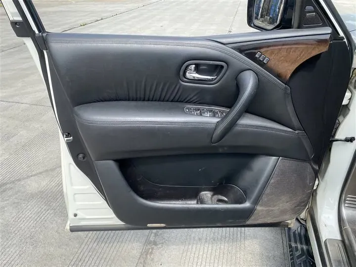 2013 Infiniti QX80 5.6L 398HP V8 7AT,autocango,china used car exporter,china ev exporter,chinese used car exporter,chinese used ev exporter