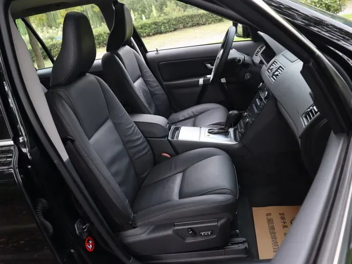 2014 Volvo XC Classic 2.5T 209HP L5 5AT,autocango,china used car exporter,china ev exporter,chinese used car exporter,chinese used ev exporter