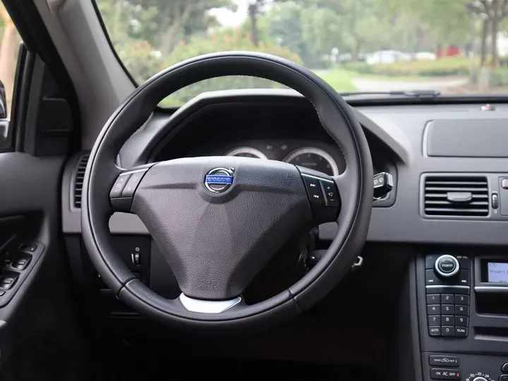 2014 Volvo XC Classic 2.5T 209HP L5 5AT,autocango,china used car exporter,china ev exporter,chinese used car exporter,chinese used ev exporter