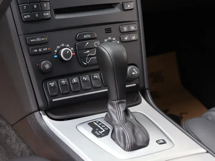 2014 Volvo XC Classic 2.5T 209HP L5 5AT,autocango,china used car exporter,china ev exporter,chinese used car exporter,chinese used ev exporter