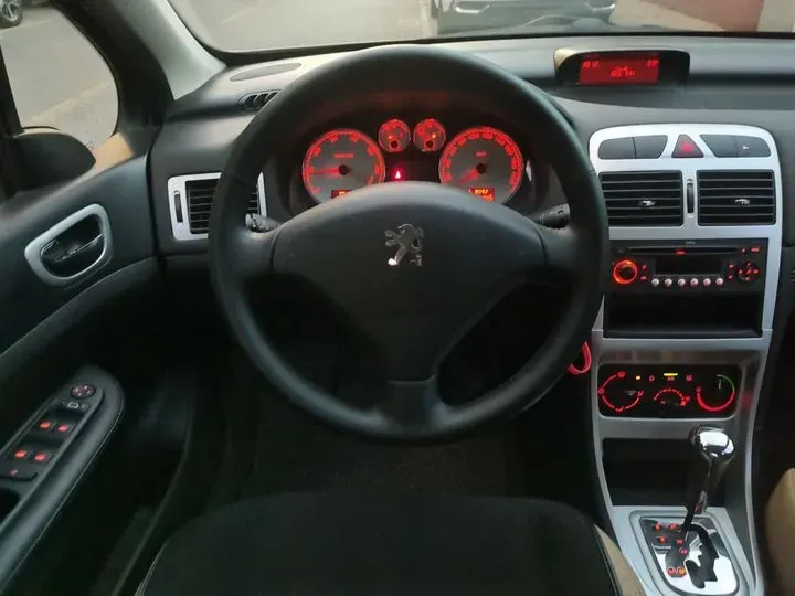 2010 Peugeot 307 1.6L 106HP L4 4AT,autocango,china used car exporter,china ev exporter,chinese used car exporter,chinese used ev exporter