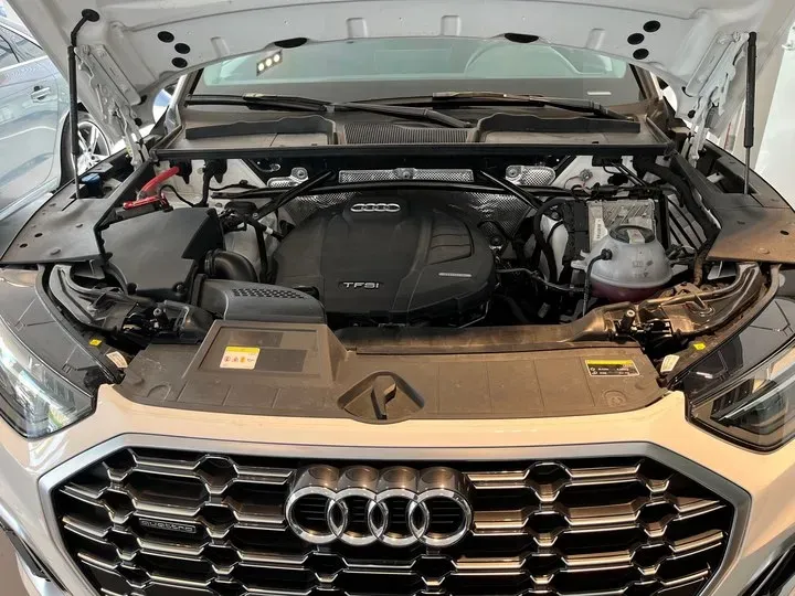 2021 Audi Q5L 2.0T 252HP L4 7DCT,autocango,china used car exporter,china ev exporter,chinese used car exporter,chinese used ev exporter