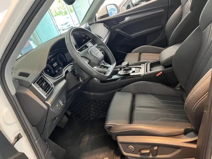 2021 Audi Q5L 2.0T 252HP L4 7DCT,autocango,china used car exporter,china ev exporter,chinese used car exporter,chinese used ev exporter