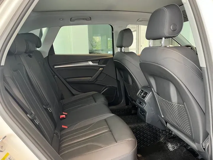 2021 Audi Q5L 2.0T 252HP L4 7DCT,autocango,china used car exporter,china ev exporter,chinese used car exporter,chinese used ev exporter