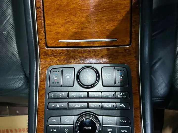 2012 Hyundai Equus 5.0L 430HP V8 8AT,autocango,china used car exporter,china ev exporter,chinese used car exporter,chinese used ev exporter