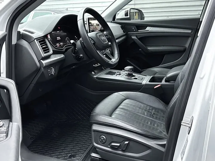 2020 Audi Q5L 2.0T 252HP L4 7DCT,autocango,china used car exporter,china ev exporter,chinese used car exporter,chinese used ev exporter