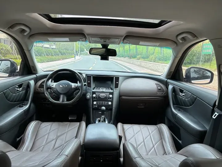 2013 Infiniti QX70 3.7L 351HP V6 7AT,autocango,china used car exporter,china ev exporter,chinese used car exporter,chinese used ev exporter