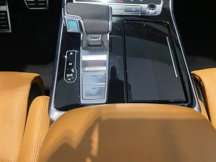 2022 Audi RS Q8 4.0T 600HP V8 8AT,autocango,china used car exporter,china ev exporter,chinese used car exporter,chinese used ev exporter