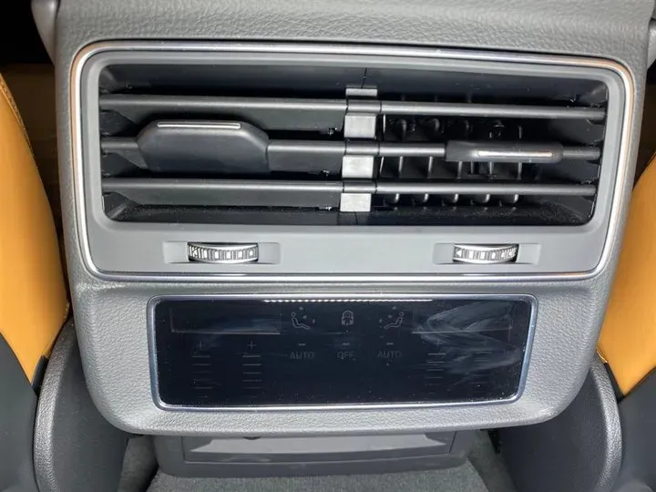 2022 Audi RS Q8 4.0T 600HP V8 8AT,autocango,china used car exporter,china ev exporter,chinese used car exporter,chinese used ev exporter